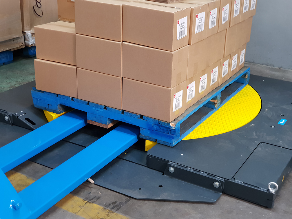 Buy Pallet Wrapper Semi-Auto Horseshoe (Onewrap) in Pallet Wrappers from SIAT available at Astrolift NZ